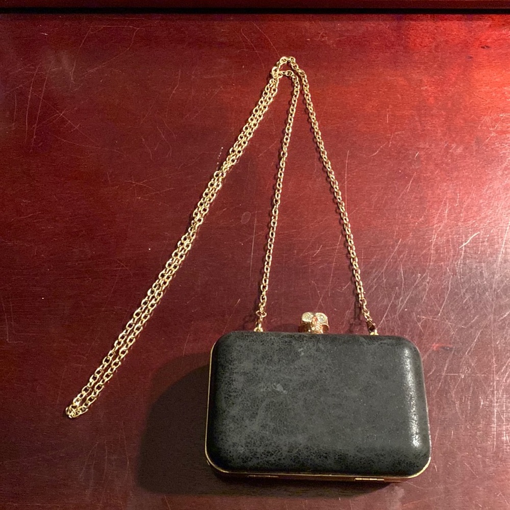 Skull shoulder wallet